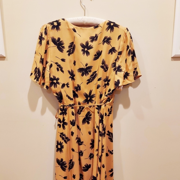 Yellow wrap dress - Picture 3 of 4